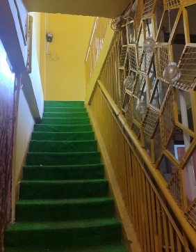 Lối Vào Lầu 1 Quán